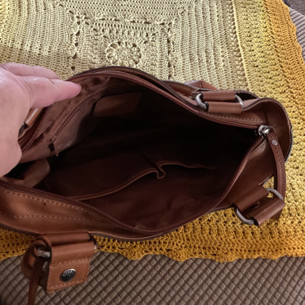 Authentic Fossil Leather Key Handbag - Picture 4 of 8